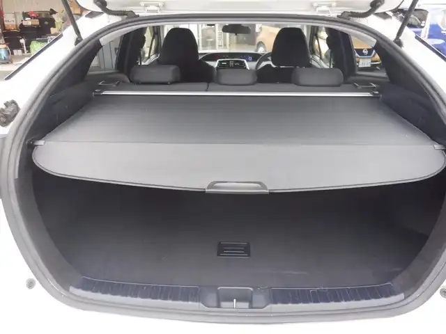 トヨタ プリウス S 静岡県 2016(平28)年 15.4万km ホワイトパールクリスタルシャイン  スマートキー/ プッシュスタート/ 純正SDナビ(NSCP-W64)/ バックカメラ/ Yupiteru 前後ドライブレコーダー/ ビルトインETC/ クルーズコントロール/ 純正LEDヘッドライト/ 純正フロアマット/ ドアバイザー