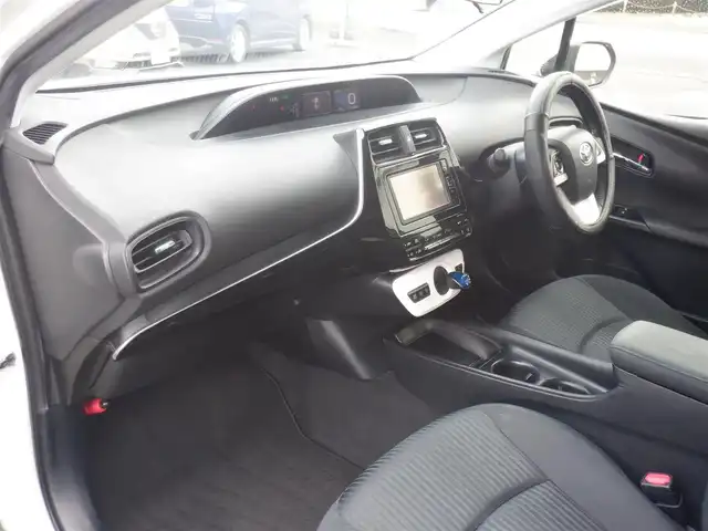 トヨタ プリウス S 静岡県 2016(平28)年 15.4万km ホワイトパールクリスタルシャイン  スマートキー/ プッシュスタート/ 純正SDナビ(NSCP-W64)/ バックカメラ/ Yupiteru 前後ドライブレコーダー/ ビルトインETC/ クルーズコントロール/ 純正LEDヘッドライト/ 純正フロアマット/ ドアバイザー