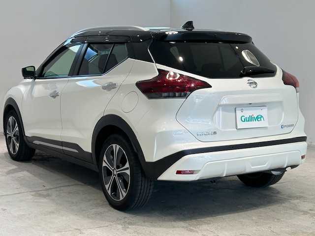 日産 キックス X 宮城県 2021(令3)年 2.3万km ブリリアントホワイトパール/ピュアブラック 2トーン セーフティアシスト/・ABS/・トラクションコントロール/・ブレーキアシスト/・盗難防止装置/プロパイロット/ディーラーオプション純正9インチSDナビ/Bluetooth/全方位車外カメラ/フルセグTV/USB入力端子/ETC/前後コーナーセンサー/純正フロアマット/純正アルミホイール/純正LEDヘッドライト