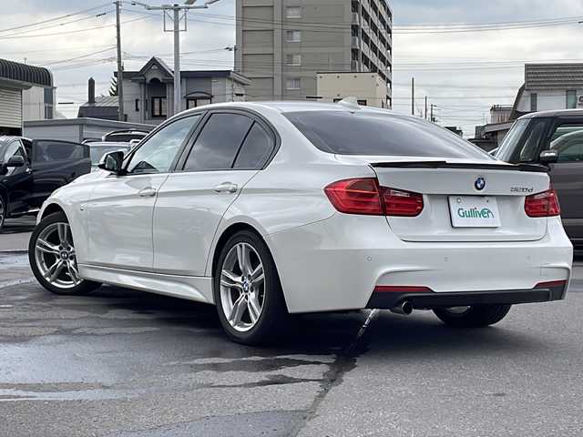 ＢＭＷ ３２０ｄ Mスポーツ 道北・旭川 2015(平27)年 6.3万km 白 ・禁煙/・純正ナビ CD/DVD/USB/AUX/BT/・レーンチェンジウォーニング/・レーンディパイヤーウォーニング/・前車接近警告機能/・衝突回避/・被害軽減ブレーキ/・ACC/・BMWSOSコール/・インテリジェントセーフティシステム/・E-8スポーツAT/・フロントエアロ/・ハイグロスシャドー/・大型サイドシルスポイラー/・Mスポーツサスペンション/・ブラックルーフライニング/・パドルシフト/・冬タイヤ積み込み/・ドライブレコーダー/・メモリーシート/・フォグランプ/・リアフォグランプ/・ヘットライトウォッシャー/・保証書/・取扱説明書