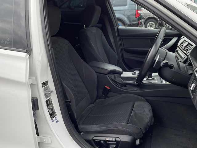 ＢＭＷ ３２０ｄ Mスポーツ 道北・旭川 2015(平27)年 6.3万km 白 ・禁煙/・純正ナビ CD/DVD/USB/AUX/BT/・レーンチェンジウォーニング/・レーンディパイヤーウォーニング/・前車接近警告機能/・衝突回避/・被害軽減ブレーキ/・ACC/・BMWSOSコール/・インテリジェントセーフティシステム/・E-8スポーツAT/・フロントエアロ/・ハイグロスシャドー/・大型サイドシルスポイラー/・Mスポーツサスペンション/・ブラックルーフライニング/・パドルシフト/・冬タイヤ積み込み/・ドライブレコーダー/・メモリーシート/・フォグランプ/・リアフォグランプ/・ヘットライトウォッシャー/・保証書/・取扱説明書