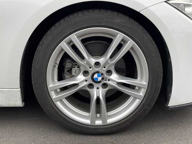 ＢＭＷ ３２０ｄ Mスポーツ 道北・旭川 2015(平27)年 6.3万km 白 ・禁煙/・純正ナビ CD/DVD/USB/AUX/BT/・レーンチェンジウォーニング/・レーンディパイヤーウォーニング/・前車接近警告機能/・衝突回避/・被害軽減ブレーキ/・ACC/・BMWSOSコール/・インテリジェントセーフティシステム/・E-8スポーツAT/・フロントエアロ/・ハイグロスシャドー/・大型サイドシルスポイラー/・Mスポーツサスペンション/・ブラックルーフライニング/・パドルシフト/・冬タイヤ積み込み/・ドライブレコーダー/・メモリーシート/・フォグランプ/・リアフォグランプ/・ヘットライトウォッシャー/・保証書/・取扱説明書