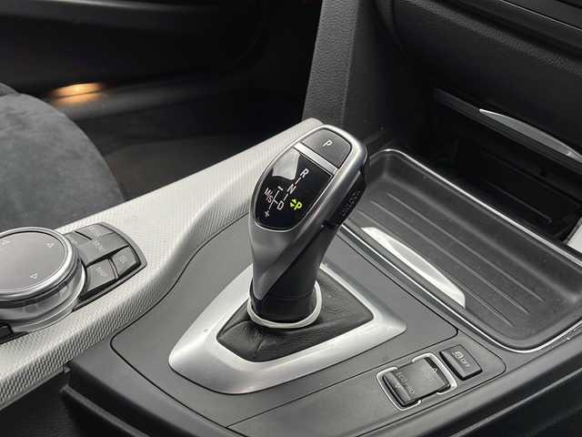 ＢＭＷ ３２０ｄ Mスポーツ 道北・旭川 2015(平27)年 6.3万km 白 ・禁煙/・純正ナビ CD/DVD/USB/AUX/BT/・レーンチェンジウォーニング/・レーンディパイヤーウォーニング/・前車接近警告機能/・衝突回避/・被害軽減ブレーキ/・ACC/・BMWSOSコール/・インテリジェントセーフティシステム/・E-8スポーツAT/・フロントエアロ/・ハイグロスシャドー/・大型サイドシルスポイラー/・Mスポーツサスペンション/・ブラックルーフライニング/・パドルシフト/・冬タイヤ積み込み/・ドライブレコーダー/・メモリーシート/・フォグランプ/・リアフォグランプ/・ヘットライトウォッシャー/・保証書/・取扱説明書