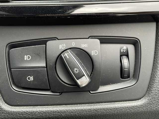 ＢＭＷ ３２０ｄ Mスポーツ 道北・旭川 2015(平27)年 6.3万km 白 ・禁煙/・純正ナビ CD/DVD/USB/AUX/BT/・レーンチェンジウォーニング/・レーンディパイヤーウォーニング/・前車接近警告機能/・衝突回避/・被害軽減ブレーキ/・ACC/・BMWSOSコール/・インテリジェントセーフティシステム/・E-8スポーツAT/・フロントエアロ/・ハイグロスシャドー/・大型サイドシルスポイラー/・Mスポーツサスペンション/・ブラックルーフライニング/・パドルシフト/・冬タイヤ積み込み/・ドライブレコーダー/・メモリーシート/・フォグランプ/・リアフォグランプ/・ヘットライトウォッシャー/・保証書/・取扱説明書