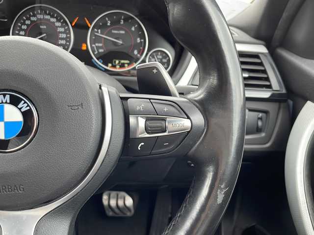 ＢＭＷ ３２０ｄ Mスポーツ 道北・旭川 2015(平27)年 6.3万km 白 ・禁煙/・純正ナビ CD/DVD/USB/AUX/BT/・レーンチェンジウォーニング/・レーンディパイヤーウォーニング/・前車接近警告機能/・衝突回避/・被害軽減ブレーキ/・ACC/・BMWSOSコール/・インテリジェントセーフティシステム/・E-8スポーツAT/・フロントエアロ/・ハイグロスシャドー/・大型サイドシルスポイラー/・Mスポーツサスペンション/・ブラックルーフライニング/・パドルシフト/・冬タイヤ積み込み/・ドライブレコーダー/・メモリーシート/・フォグランプ/・リアフォグランプ/・ヘットライトウォッシャー/・保証書/・取扱説明書
