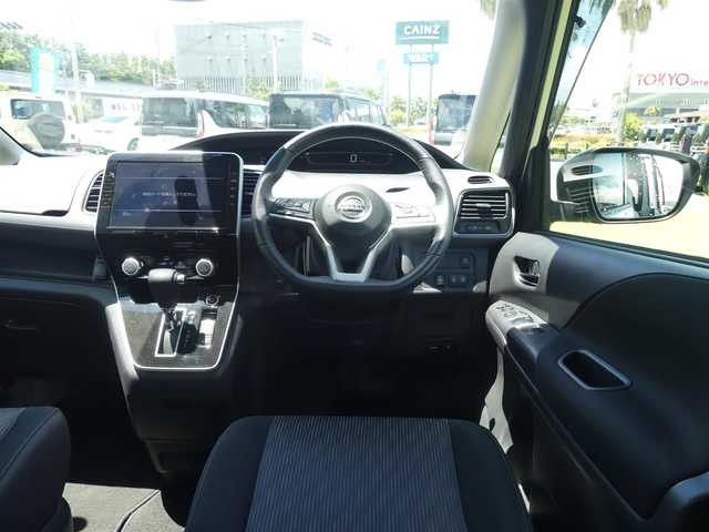 日産 セレナ ハイウェイスター V 千葉県 2022(令4)年 6.9万km ブリリアントホワイトパール 195/60R16/エマージェンシーブレーキ/プロパイロット/インテリジェントクルーズコントロール/ハンズフリー両側パワースライドドア/純正SDナビ/地デジTV/【DVD/CD再生機能】/バックカメラ/ドライブレコーダー/革巻きステアリング/ステアリングスイッチ/ETC/LEDヘッドライト/LEDフォグライト/ウインカーミラー/コーナーセンサー/純正16インチアルミホイル/インテリジェントキー