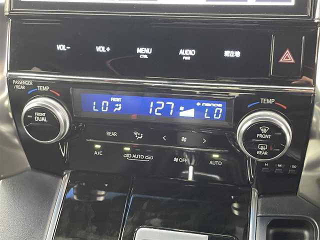 トヨタ アルファード S Aパッケージ タイプブラック 熊本県 2017(平29)年 7.3万km ホワイトパールクリスタルシャイン ツインムーンルーフ　/純正10インチナビNSZN-Z66T（ＣＤ・ＤＶＤ・フルセグ・ＢＴ）/純正12インチ後席モニター　/純正前方ドライブレコーダー　/バックカメラ/レーダークルーズコントロール/ビルトインＥＴＣ　/両側パワースライドドア　/前後クリアランスソナー　/パワーバックドア/GPSレーダー探知機/助手席・2列目オットマン/電動パーキングブレーキ/ブレーキホールド/横滑り防止/純正フロアマット/純正１８インチAW/オートライト/LEDヘッドライト/スマートキー/プッシュスタート/スペアキー1本/保証書/取扱説明書