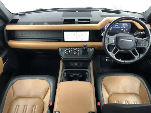 ランドローバー ランドローバー ディフェンダー XトロフィーED 愛知県 2021(令3)年 4.8万km 茶 20台限定特別仕様車/ボディーカラー「ゴンドワナストーン」/インテリアカラー「ヴィンテージタン／エボニー」/プロテクションフィルム施工済み/ワンオーナー/スライディングパノラミックルーフ/メリディアンサラウンドサウンド/コールドクライメートパック/赤キャリパー/ヘッドアップディスプレイ/置くだけ充電/デジタルインナーミラー/純正ナビ（Bluetooth/Apple CarPlay）/全方位カメラ/BSM/ACC/衝突軽減システム/レーンアシスト/コーナーセンサー/ETC2.0/パワーシート/シートヒーター/シートクーラー/メモリシート/ステアリングヒーター/ドライブレコーダー/純正AW/純正LEDライト/オートライト/ダウンヒルアシストコントロール/背面タイヤ