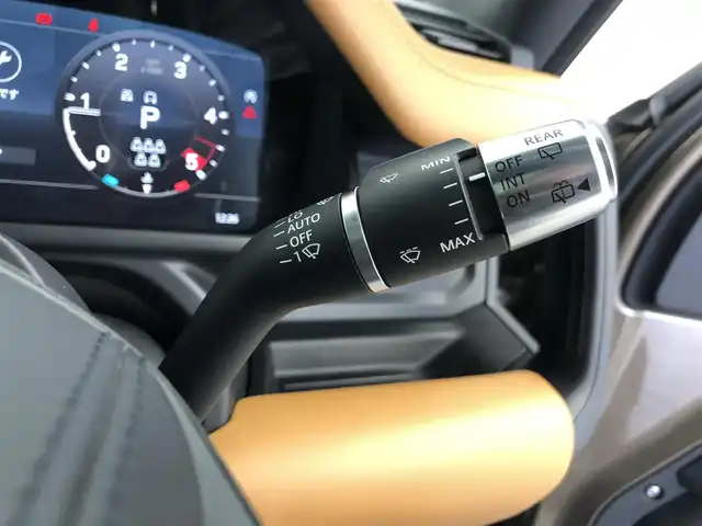 ランドローバー ランドローバー ディフェンダー XトロフィーED 愛知県 2021(令3)年 4.8万km 茶 20台限定特別仕様車/ボディーカラー「ゴンドワナストーン」/インテリアカラー「ヴィンテージタン／エボニー」/プロテクションフィルム施工済み/ワンオーナー/スライディングパノラミックルーフ/メリディアンサラウンドサウンド/コールドクライメートパック/赤キャリパー/ヘッドアップディスプレイ/置くだけ充電/デジタルインナーミラー/純正ナビ（Bluetooth/Apple CarPlay）/全方位カメラ/BSM/ACC/衝突軽減システム/レーンアシスト/コーナーセンサー/ETC2.0/パワーシート/シートヒーター/シートクーラー/メモリシート/ステアリングヒーター/ドライブレコーダー/純正AW/純正LEDライト/オートライト/ダウンヒルアシストコントロール/背面タイヤ