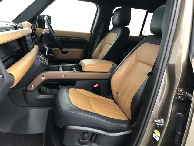 ランドローバー ランドローバー ディフェンダー XトロフィーED 愛知県 2021(令3)年 4.8万km 茶 20台限定特別仕様車/ボディーカラー「ゴンドワナストーン」/インテリアカラー「ヴィンテージタン／エボニー」/プロテクションフィルム施工済み/ワンオーナー/スライディングパノラミックルーフ/メリディアンサラウンドサウンド/コールドクライメートパック/赤キャリパー/ヘッドアップディスプレイ/置くだけ充電/デジタルインナーミラー/純正ナビ（Bluetooth/Apple CarPlay）/全方位カメラ/BSM/ACC/衝突軽減システム/レーンアシスト/コーナーセンサー/ETC2.0/パワーシート/シートヒーター/シートクーラー/メモリシート/ステアリングヒーター/ドライブレコーダー/純正AW/純正LEDライト/オートライト/ダウンヒルアシストコントロール/背面タイヤ