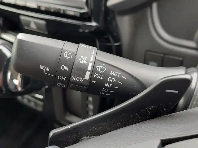 スズキ ソリオ バンディット HV SV 東京都 2019(平31)年 4万km ピュアホワイトP スズキセーフティサポート/・デュアルカメラブレーキサポート/・車線逸脱警報機能/・先行車発進お知らせ機能/・標識認知機能/・誤発進抑制機能/・アダプティブクルーズコントロール/・コーナーセンサー/・全方位モニター/プッシュスタート/パドルシフト/純正ナビ/フルセグTV/ETC/ドライブレコーダー/片側パワースライドドア/シートヒーター/パーソナルテーブル/後席ロールサンシェード/LEDヘッドライト/オートライト/ドアバイザー/15インチ純正アルミホイール/スマートキー