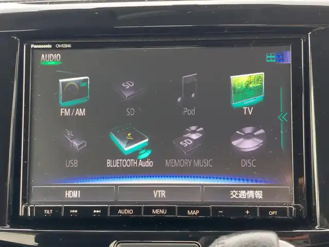 スズキ ソリオ バンディット HV SV 東京都 2019(平31)年 4万km ピュアホワイトP スズキセーフティサポート/・デュアルカメラブレーキサポート/・車線逸脱警報機能/・先行車発進お知らせ機能/・標識認知機能/・誤発進抑制機能/・アダプティブクルーズコントロール/・コーナーセンサー/・全方位モニター/プッシュスタート/パドルシフト/純正ナビ/フルセグTV/ETC/ドライブレコーダー/片側パワースライドドア/シートヒーター/パーソナルテーブル/後席ロールサンシェード/LEDヘッドライト/オートライト/ドアバイザー/15インチ純正アルミホイール/スマートキー