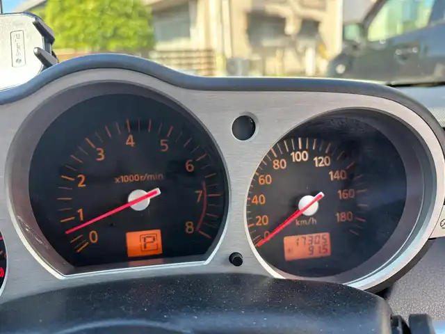 日産 フェアレディ Ｚ バージョンT 愛知県 2004(平16)年 1.8万km ホワイトパール ＢＯＳＥサウンド　７スピーカー　６ＣＤチェンジャー　ＥＴＣ　本革シート　シートヒーター　パワーシート　ＨＩＤライト　オートエアコン　純正１７インチアルミホイール　キーレスエントリー　スペアキー