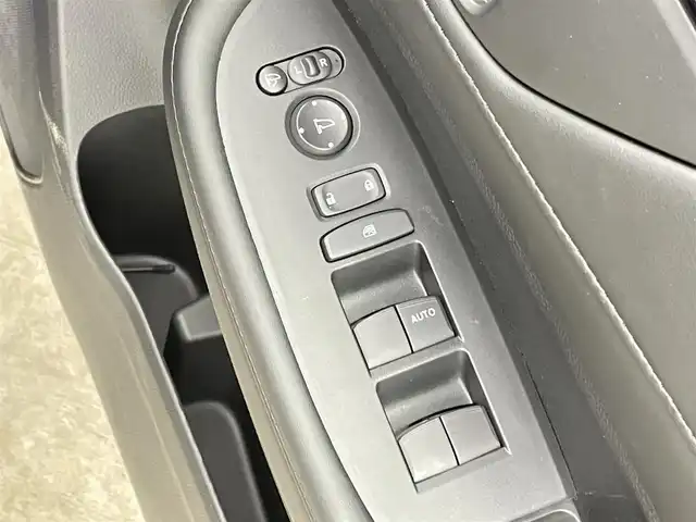 ホンダ ＷＲ－Ｖ Z ブラックスタイル 千葉県 2025(令7)年 0.2万km オブシダンブルーパール ホンダセンシング/・衝突軽減ブレーキ（CMBS）/・先行車発進お知らせ機能/・歩行者事故低減ステアリング/・路外逸脱抑制機能/・標識認識機能/・アダプティブクルーズコントロール（ACC）/・車線維持支援システム（LKAS）/・誤発進抑制機能/・後方誤発進抑制機能/・近距離衝突軽減ブレーキ/・急アクセル抑制機能/・パーキングセンサーシステム/・オートハイビーム/純正ディスプレイオーディオ/　Applecarplay/AndroidAuto/Bluetooth/バックカメラ/パドルシフト/ヘッドライトレベライザー/ステアリングスイッチ/革巻きステアリング/プッシュスタート&スマートキー/電動格納ミラー/LEDヘッドライト