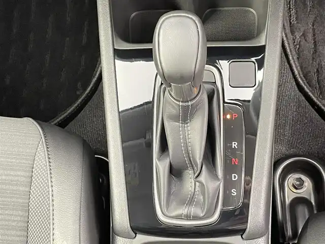 ホンダ ＷＲ－Ｖ Z ブラックスタイル 千葉県 2025(令7)年 0.2万km オブシダンブルーパール ホンダセンシング/・衝突軽減ブレーキ（CMBS）/・先行車発進お知らせ機能/・歩行者事故低減ステアリング/・路外逸脱抑制機能/・標識認識機能/・アダプティブクルーズコントロール（ACC）/・車線維持支援システム（LKAS）/・誤発進抑制機能/・後方誤発進抑制機能/・近距離衝突軽減ブレーキ/・急アクセル抑制機能/・パーキングセンサーシステム/・オートハイビーム/純正ディスプレイオーディオ/　Applecarplay/AndroidAuto/Bluetooth/バックカメラ/パドルシフト/ヘッドライトレベライザー/ステアリングスイッチ/革巻きステアリング/プッシュスタート&スマートキー/電動格納ミラー/LEDヘッドライト