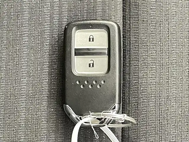 ホンダ ＷＲ－Ｖ Z ブラックスタイル 千葉県 2025(令7)年 0.2万km オブシダンブルーパール ホンダセンシング/・衝突軽減ブレーキ（CMBS）/・先行車発進お知らせ機能/・歩行者事故低減ステアリング/・路外逸脱抑制機能/・標識認識機能/・アダプティブクルーズコントロール（ACC）/・車線維持支援システム（LKAS）/・誤発進抑制機能/・後方誤発進抑制機能/・近距離衝突軽減ブレーキ/・急アクセル抑制機能/・パーキングセンサーシステム/・オートハイビーム/純正ディスプレイオーディオ/　Applecarplay/AndroidAuto/Bluetooth/バックカメラ/パドルシフト/ヘッドライトレベライザー/ステアリングスイッチ/革巻きステアリング/プッシュスタート&スマートキー/電動格納ミラー/LEDヘッドライト