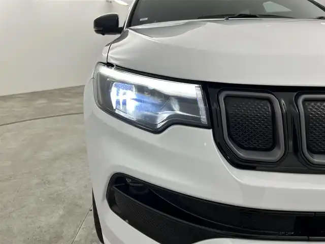 クライスラー・ジープ ジープ コンパス Sモデル 福島県 2023(令5)年 1.5万km パール 【AA車両・落札不可・価格変更中】/アダプティブクルーズコントロール/・アクティブ レーン マネジメント/・ハイウェイアシストシステム/・フルスピードフォワードコリジョンワーニング/・衝突被害軽減ブレーキ/・ブラインドスポットモニター/・ParkSenseフロント・リアパークアシスト/・ParkSense縦列/並列パークアシスト・アンパークアシスト/・サラウンドビューカメラ /・トラフィックサインレコグニション /・アクティブスピードリミッター /純正ナビゲーション/・バックカメラ/・360°カメラ/・ETC/・前後ドライブレコーダー/プッシュスタート/・スマートキー/革巻きステアリング/・ステアリングスイッチ/LEDライト/・フォグライト/・オートライト/・オートハイビーム/フロアマット