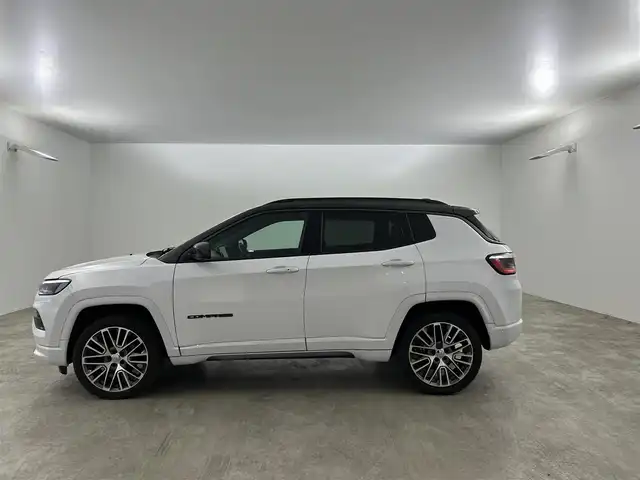 クライスラー・ジープ ジープ コンパス Sモデル 福島県 2023(令5)年 1.5万km パール 【AA車両・落札不可・価格変更中】/アダプティブクルーズコントロール/・アクティブ レーン マネジメント/・ハイウェイアシストシステム/・フルスピードフォワードコリジョンワーニング/・衝突被害軽減ブレーキ/・ブラインドスポットモニター/・ParkSenseフロント・リアパークアシスト/・ParkSense縦列/並列パークアシスト・アンパークアシスト/・サラウンドビューカメラ /・トラフィックサインレコグニション /・アクティブスピードリミッター /純正ナビゲーション/・バックカメラ/・360°カメラ/・ETC/・前後ドライブレコーダー/プッシュスタート/・スマートキー/革巻きステアリング/・ステアリングスイッチ/LEDライト/・フォグライト/・オートライト/・オートハイビーム/フロアマット