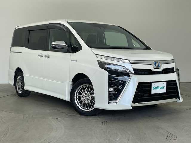 トヨタ ヴォクシー ハイブリッド ZS 煌Ⅱ 兵庫県 2019(平31)年 5.1万km ホワイトパールクリスタルシャイン ・トヨタセーフティーセンス/・プリクラッシュセーフティ/・レーンディバチャーアラート/・オートハイビーム/・パーキングサポートブレーキ/・クリアランスソナー/・先行車発進告知/・社外９インチメモリナビ/・フルセグ＆BT&DVD＆SD/・バックカメラ/・社外前方ドライブレコーダー/・両側パワースライドドア/・LEDヘッドライト/・フォグ/・オートライト/・ETC/・スマートキー/・プッシュスタート/・クルーズコントロール/・前席シートヒーター/・リヤエアコン/・革巻きステアリング