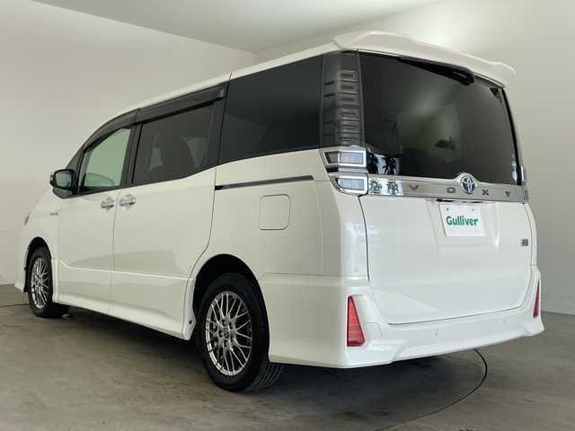 トヨタ ヴォクシー ハイブリッド ZS 煌Ⅱ 兵庫県 2019(平31)年 5.1万km ホワイトパールクリスタルシャイン ・トヨタセーフティーセンス/・プリクラッシュセーフティ/・レーンディバチャーアラート/・オートハイビーム/・パーキングサポートブレーキ/・クリアランスソナー/・先行車発進告知/・社外９インチメモリナビ/・フルセグ＆BT&DVD＆SD/・バックカメラ/・社外前方ドライブレコーダー/・両側パワースライドドア/・LEDヘッドライト/・フォグ/・オートライト/・ETC/・スマートキー/・プッシュスタート/・クルーズコントロール/・前席シートヒーター/・リヤエアコン/・革巻きステアリング
