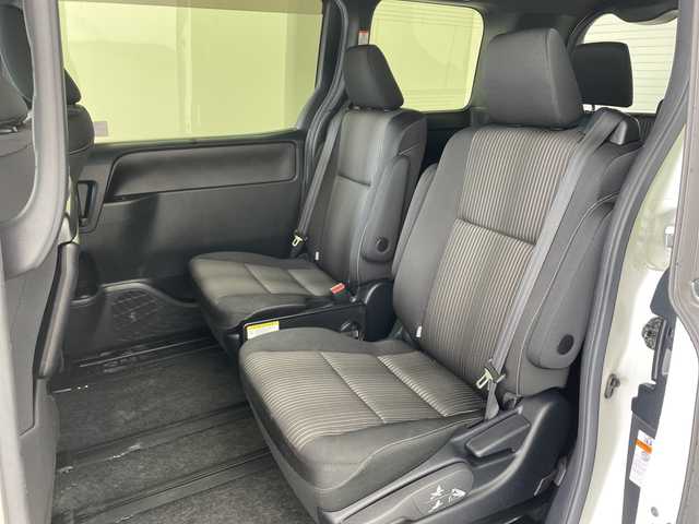 トヨタ ヴォクシー ハイブリッド ZS 煌Ⅱ 兵庫県 2019(平31)年 5.1万km ホワイトパールクリスタルシャイン ・トヨタセーフティーセンス/・プリクラッシュセーフティ/・レーンディバチャーアラート/・オートハイビーム/・パーキングサポートブレーキ/・クリアランスソナー/・先行車発進告知/・社外９インチメモリナビ/・フルセグ＆BT&DVD＆SD/・バックカメラ/・社外前方ドライブレコーダー/・両側パワースライドドア/・LEDヘッドライト/・フォグ/・オートライト/・ETC/・スマートキー/・プッシュスタート/・クルーズコントロール/・前席シートヒーター/・リヤエアコン/・革巻きステアリング