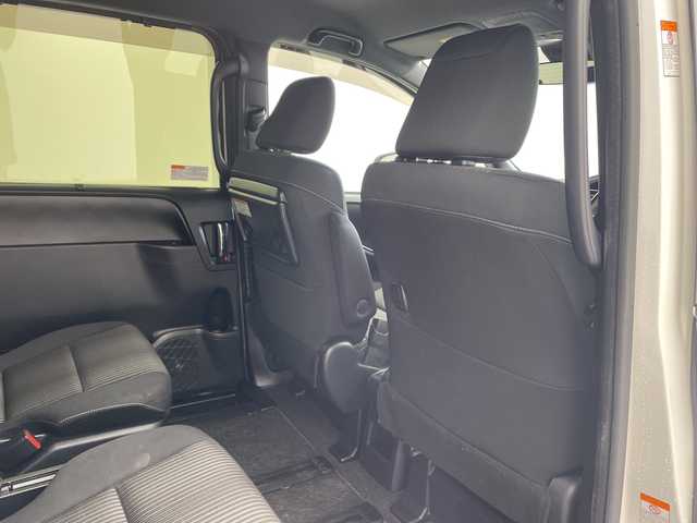 トヨタ ヴォクシー ハイブリッド ZS 煌Ⅱ 兵庫県 2019(平31)年 5.1万km ホワイトパールクリスタルシャイン ・トヨタセーフティーセンス/・プリクラッシュセーフティ/・レーンディバチャーアラート/・オートハイビーム/・パーキングサポートブレーキ/・クリアランスソナー/・先行車発進告知/・社外９インチメモリナビ/・フルセグ＆BT&DVD＆SD/・バックカメラ/・社外前方ドライブレコーダー/・両側パワースライドドア/・LEDヘッドライト/・フォグ/・オートライト/・ETC/・スマートキー/・プッシュスタート/・クルーズコントロール/・前席シートヒーター/・リヤエアコン/・革巻きステアリング