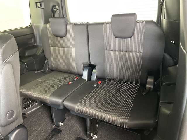 トヨタ ヴォクシー ハイブリッド ZS 煌Ⅱ 兵庫県 2019(平31)年 5.1万km ホワイトパールクリスタルシャイン ・トヨタセーフティーセンス/・プリクラッシュセーフティ/・レーンディバチャーアラート/・オートハイビーム/・パーキングサポートブレーキ/・クリアランスソナー/・先行車発進告知/・社外９インチメモリナビ/・フルセグ＆BT&DVD＆SD/・バックカメラ/・社外前方ドライブレコーダー/・両側パワースライドドア/・LEDヘッドライト/・フォグ/・オートライト/・ETC/・スマートキー/・プッシュスタート/・クルーズコントロール/・前席シートヒーター/・リヤエアコン/・革巻きステアリング