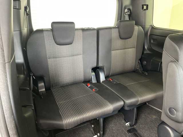 トヨタ ヴォクシー ハイブリッド ZS 煌Ⅱ 兵庫県 2019(平31)年 5.1万km ホワイトパールクリスタルシャイン ・トヨタセーフティーセンス/・プリクラッシュセーフティ/・レーンディバチャーアラート/・オートハイビーム/・パーキングサポートブレーキ/・クリアランスソナー/・先行車発進告知/・社外９インチメモリナビ/・フルセグ＆BT&DVD＆SD/・バックカメラ/・社外前方ドライブレコーダー/・両側パワースライドドア/・LEDヘッドライト/・フォグ/・オートライト/・ETC/・スマートキー/・プッシュスタート/・クルーズコントロール/・前席シートヒーター/・リヤエアコン/・革巻きステアリング