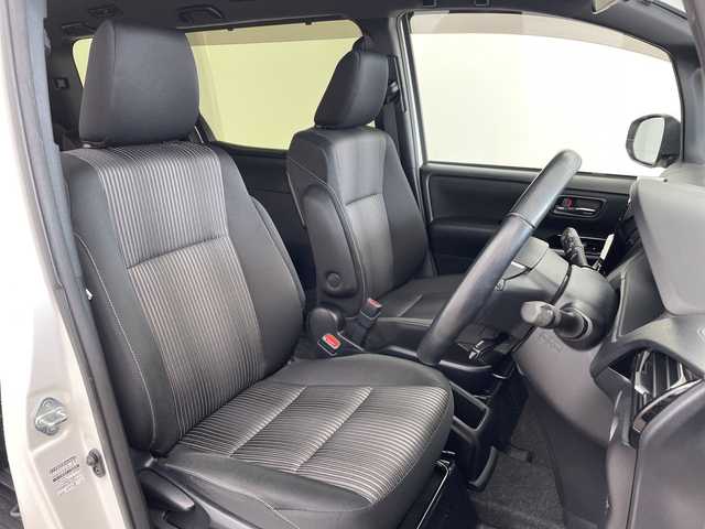 トヨタ ヴォクシー ハイブリッド ZS 煌Ⅱ 兵庫県 2019(平31)年 5.1万km ホワイトパールクリスタルシャイン ・トヨタセーフティーセンス/・プリクラッシュセーフティ/・レーンディバチャーアラート/・オートハイビーム/・パーキングサポートブレーキ/・クリアランスソナー/・先行車発進告知/・社外９インチメモリナビ/・フルセグ＆BT&DVD＆SD/・バックカメラ/・社外前方ドライブレコーダー/・両側パワースライドドア/・LEDヘッドライト/・フォグ/・オートライト/・ETC/・スマートキー/・プッシュスタート/・クルーズコントロール/・前席シートヒーター/・リヤエアコン/・革巻きステアリング