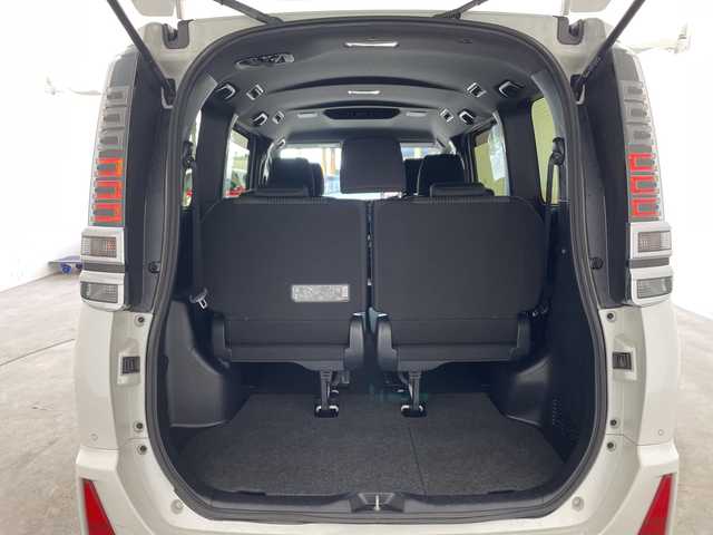 トヨタ ヴォクシー ハイブリッド ZS 煌Ⅱ 兵庫県 2019(平31)年 5.1万km ホワイトパールクリスタルシャイン ・トヨタセーフティーセンス/・プリクラッシュセーフティ/・レーンディバチャーアラート/・オートハイビーム/・パーキングサポートブレーキ/・クリアランスソナー/・先行車発進告知/・社外９インチメモリナビ/・フルセグ＆BT&DVD＆SD/・バックカメラ/・社外前方ドライブレコーダー/・両側パワースライドドア/・LEDヘッドライト/・フォグ/・オートライト/・ETC/・スマートキー/・プッシュスタート/・クルーズコントロール/・前席シートヒーター/・リヤエアコン/・革巻きステアリング