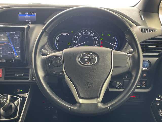 トヨタ ヴォクシー ハイブリッド ZS 煌Ⅱ 兵庫県 2019(平31)年 5.1万km ホワイトパールクリスタルシャイン ・トヨタセーフティーセンス/・プリクラッシュセーフティ/・レーンディバチャーアラート/・オートハイビーム/・パーキングサポートブレーキ/・クリアランスソナー/・先行車発進告知/・社外９インチメモリナビ/・フルセグ＆BT&DVD＆SD/・バックカメラ/・社外前方ドライブレコーダー/・両側パワースライドドア/・LEDヘッドライト/・フォグ/・オートライト/・ETC/・スマートキー/・プッシュスタート/・クルーズコントロール/・前席シートヒーター/・リヤエアコン/・革巻きステアリング