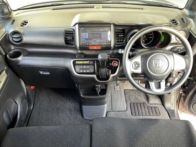 ホンダ Ｎ ＢＯＸ G SSパッケージ 静岡県 2015(平27)年 6.4万km プレミアムブロンズパール 純正ナビ/AM/FM/CD/DVD/USB/ipod/SD/Bluetooth/ワンセグTV/VTR/AUX/主要装備/・純正ナビ　/・バックカメラ　/・ドライブレコーダー　/・両側パワースライドドア　/・アイドリングストップ　/・スマートキー　/・シティーブレーキ　/・ワンオーナー　/・衝突軽減システム　/・横滑り防止装置　/・ステアリングリモコン/・取扱説明書/・保証書/・カーテンエアバック/・純正アルミホイール/・純正フロアマット