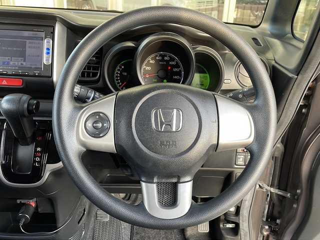 ホンダ Ｎ ＢＯＸ G SSパッケージ 静岡県 2015(平27)年 6.4万km プレミアムブロンズパール 純正ナビ/AM/FM/CD/DVD/USB/ipod/SD/Bluetooth/ワンセグTV/VTR/AUX/主要装備/・純正ナビ　/・バックカメラ　/・ドライブレコーダー　/・両側パワースライドドア　/・アイドリングストップ　/・スマートキー　/・シティーブレーキ　/・ワンオーナー　/・衝突軽減システム　/・横滑り防止装置　/・ステアリングリモコン/・取扱説明書/・保証書/・カーテンエアバック/・純正アルミホイール/・純正フロアマット