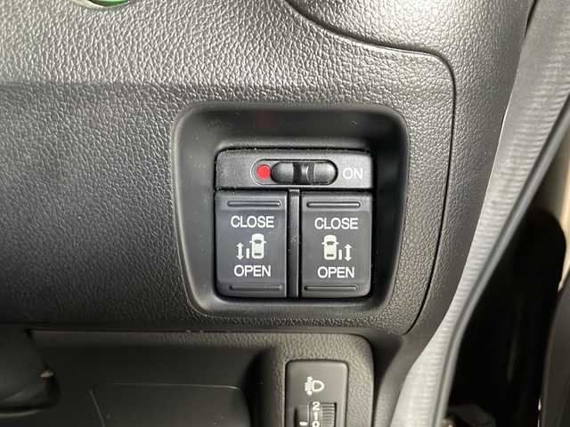 ホンダ Ｎ ＢＯＸ G SSパッケージ 静岡県 2015(平27)年 6.4万km プレミアムブロンズパール 純正ナビ/AM/FM/CD/DVD/USB/ipod/SD/Bluetooth/ワンセグTV/VTR/AUX/主要装備/・純正ナビ　/・バックカメラ　/・ドライブレコーダー　/・両側パワースライドドア　/・アイドリングストップ　/・スマートキー　/・シティーブレーキ　/・ワンオーナー　/・衝突軽減システム　/・横滑り防止装置　/・ステアリングリモコン/・取扱説明書/・保証書/・カーテンエアバック/・純正アルミホイール/・純正フロアマット