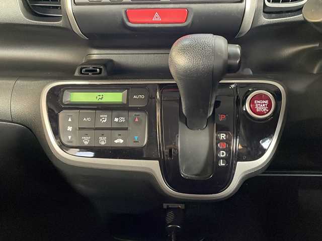 ホンダ Ｎ ＢＯＸ G SSパッケージ 静岡県 2015(平27)年 6.4万km プレミアムブロンズパール 純正ナビ/AM/FM/CD/DVD/USB/ipod/SD/Bluetooth/ワンセグTV/VTR/AUX/主要装備/・純正ナビ　/・バックカメラ　/・ドライブレコーダー　/・両側パワースライドドア　/・アイドリングストップ　/・スマートキー　/・シティーブレーキ　/・ワンオーナー　/・衝突軽減システム　/・横滑り防止装置　/・ステアリングリモコン/・取扱説明書/・保証書/・カーテンエアバック/・純正アルミホイール/・純正フロアマット