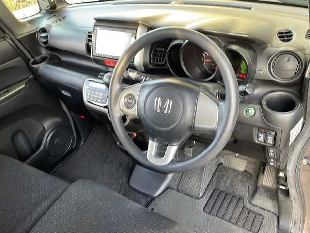 ホンダ Ｎ ＢＯＸ G SSパッケージ 静岡県 2015(平27)年 6.4万km プレミアムブロンズパール 純正ナビ/AM/FM/CD/DVD/USB/ipod/SD/Bluetooth/ワンセグTV/VTR/AUX/主要装備/・純正ナビ　/・バックカメラ　/・ドライブレコーダー　/・両側パワースライドドア　/・アイドリングストップ　/・スマートキー　/・シティーブレーキ　/・ワンオーナー　/・衝突軽減システム　/・横滑り防止装置　/・ステアリングリモコン/・取扱説明書/・保証書/・カーテンエアバック/・純正アルミホイール/・純正フロアマット