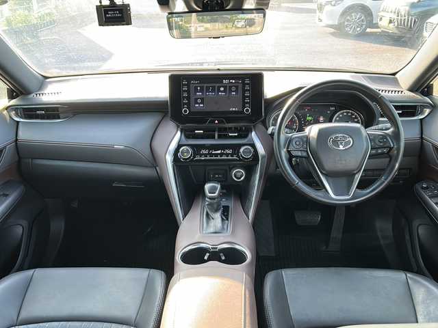 トヨタ ハリアー G 茨城県 2020(令2)年 4.3万km プレシャスブラックパール ワンオーナー/デジタルインナーミラー/純正8インチナビゲーション/-Bluetooth/USBポート/バックカメラ/トヨタセーフティセンス/・プリクラッシュセーフティ/・レーントレーシングアシスト/・レーダークルーズコントロール/・アダプティブハイビームシステム/・オートマチックハイビーム/・ロードサインアシスト/先行車発進告知/パワーバックドア/LEDオートライト/ハーフレザーシート/D席パワーシート/純正18インチAW/パドルシフト/スマートキー/ビルトインETC/取扱説明書/保証書