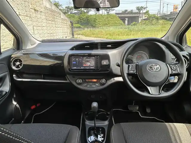 トヨタ ヴィッツ ハイブリッド F セーフティーエディションⅢ 長崎県 2019(令1)年 7.1万km シルバーM 純正メモリナビ/(CD/DVD/BT/フルセグ)/バックカメラ/衝突軽減ブレーキ/レーンアシスト/コーナーセンサー/ETC/ドライブレコーダー/ステアリングスイッチ/オートライト/スマートキー/プッシュスタート