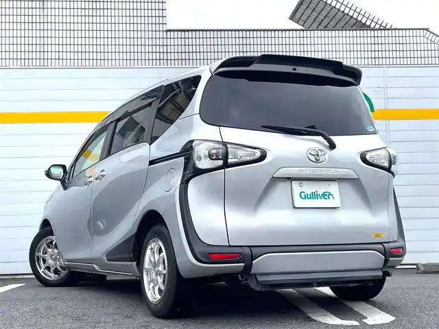 トヨタ シエンタ X Vパッケージ 埼玉県 2017(平29)年 4.9万km シルバーM 車いす仕様車スロープタイプ3//助手席回転チルトシート//モデリスタエアロ//社外メモリナビ//フルセグTV//バックカメラ//CD/DVD/Bluetooth//ビルトインETC//リモコンキー//PCS 衝突軽減ブレーキ//LDA 車線逸脱警報//Wエアバッグ&ABS//横滑り防止装置//ドライブレコーダー//オートハイビーム//スモークフィルム//ドアバイザー//社外15インチAW//ホイール付き夏タイヤ積込//新車時保証書//取扱説明書//スペアキー×2