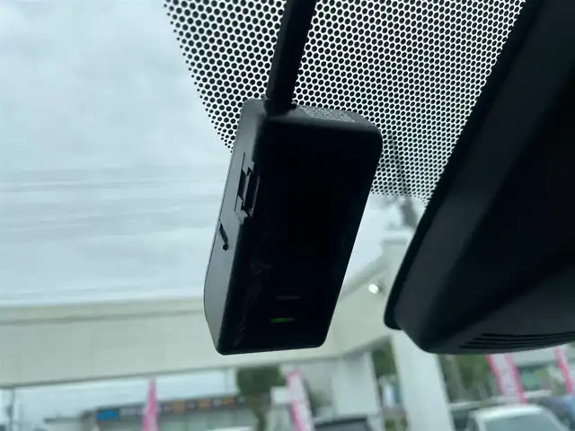 トヨタ シエンタ X Vパッケージ 埼玉県 2017(平29)年 4.9万km シルバーM 車いす仕様車スロープタイプ3//助手席回転チルトシート//モデリスタエアロ//社外メモリナビ//フルセグTV//バックカメラ//CD/DVD/Bluetooth//ビルトインETC//リモコンキー//PCS 衝突軽減ブレーキ//LDA 車線逸脱警報//Wエアバッグ&ABS//横滑り防止装置//ドライブレコーダー//オートハイビーム//スモークフィルム//ドアバイザー//社外15インチAW//ホイール付き夏タイヤ積込//新車時保証書//取扱説明書//スペアキー×2