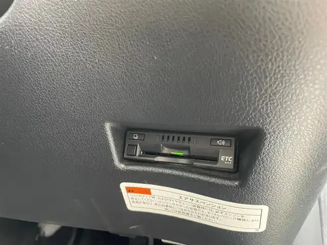 トヨタ シエンタ X Vパッケージ 埼玉県 2017(平29)年 4.9万km シルバーM 車いす仕様車スロープタイプ3//助手席回転チルトシート//モデリスタエアロ//社外メモリナビ//フルセグTV//バックカメラ//CD/DVD/Bluetooth//ビルトインETC//リモコンキー//PCS 衝突軽減ブレーキ//LDA 車線逸脱警報//Wエアバッグ&ABS//横滑り防止装置//ドライブレコーダー//オートハイビーム//スモークフィルム//ドアバイザー//社外15インチAW//ホイール付き夏タイヤ積込//新車時保証書//取扱説明書//スペアキー×2
