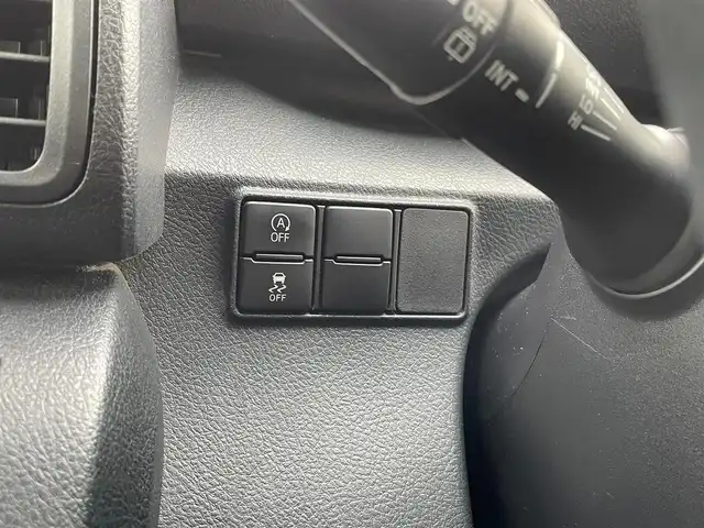 トヨタ シエンタ X Vパッケージ 埼玉県 2017(平29)年 4.9万km シルバーM 車いす仕様車スロープタイプ3//助手席回転チルトシート//モデリスタエアロ//社外メモリナビ//フルセグTV//バックカメラ//CD/DVD/Bluetooth//ビルトインETC//リモコンキー//PCS 衝突軽減ブレーキ//LDA 車線逸脱警報//Wエアバッグ&ABS//横滑り防止装置//ドライブレコーダー//オートハイビーム//スモークフィルム//ドアバイザー//社外15インチAW//ホイール付き夏タイヤ積込//新車時保証書//取扱説明書//スペアキー×2