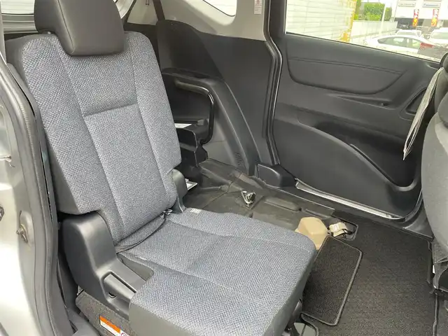 トヨタ シエンタ X Vパッケージ 埼玉県 2017(平29)年 4.9万km シルバーM 車いす仕様車スロープタイプ3//助手席回転チルトシート//モデリスタエアロ//社外メモリナビ//フルセグTV//バックカメラ//CD/DVD/Bluetooth//ビルトインETC//リモコンキー//PCS 衝突軽減ブレーキ//LDA 車線逸脱警報//Wエアバッグ&ABS//横滑り防止装置//ドライブレコーダー//オートハイビーム//スモークフィルム//ドアバイザー//社外15インチAW//ホイール付き夏タイヤ積込//新車時保証書//取扱説明書//スペアキー×2