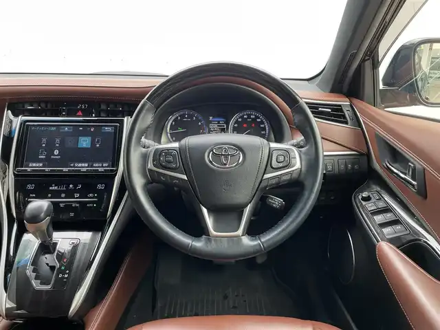 トヨタ ハリアー プレミアム 青森県 2018(平30)年 5.8万km ブラック ワンオーナー /4WD/寒冷地仕様/純正SDナビ/ (CD/DVD/BT/SD)/フルセグTV/バックカメラ/Toyota Safety Sense P/・プリクラッシュセーフティ/・レーンディパーチャーアラート/・アダプティブハイビーム/・オートマチックハイビーム/・レーダークルーズコントロール/インテリジェントクリアランスソナー/純正エンジンスターター /パワーバックドア /オートライト/LEDヘッドライト/フォグランプ/リアフォグランプ/ウッドコンビステアリング/ステアリングリモコン/電動ステアリングチルト/ETC/自動防眩ミラー/オートブレーキホールド/純正フロアマット/純正ラバーフロアマット/純正ドアバイザー/18インチ純正アルミホイール/スペアキー/取扱説明書/保証書