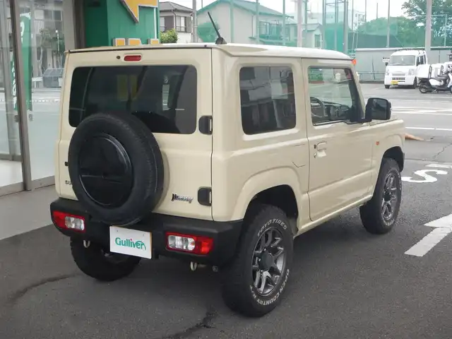 スズキ ジムニー XC 静岡県 2021(令3)年 4.2万km シフォンアイボリーM ワンオーナー/新車保証書/デュアルセンサーブレーキサポート/車線逸脱警報/パートタイム4WD/・高低二段切り替え式（後輪駆動ベース）/スマートキー×2/プッシュスタート/インタークーラーターボエンジン/ヘッドライトウォッシャー/オートライト/社外フロアマット/バックカメラ（本体のみ）/背面タイヤ/TOYO TIRES オープンカントリーR/T/前席シートヒーター/ウインカー付きドアミラー/新車保証書/取り扱い説明書
