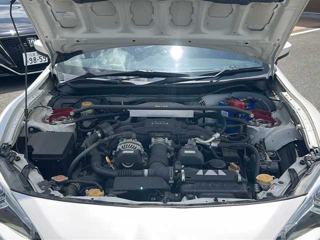 トヨタ ８６ GT リミテッド 佐賀県 2014(平26)年 11.3万km サテンホワイトパール ETC/バックカメラ/MTモード付AT/CD/Bluetooth/オートライト/エアロ/横滑り防止装置/エアバックW＋サイド/パドルシフト/sport mode / snow mode/保証書/取扱説明書/記録簿/パワーステアリング/パワーウィンドウ