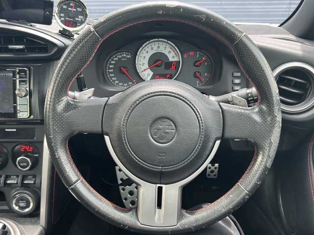 トヨタ ８６ GT リミテッド 佐賀県 2014(平26)年 11.3万km サテンホワイトパール ETC/バックカメラ/MTモード付AT/CD/Bluetooth/オートライト/エアロ/横滑り防止装置/エアバックW＋サイド/パドルシフト/sport mode / snow mode/保証書/取扱説明書/記録簿/パワーステアリング/パワーウィンドウ