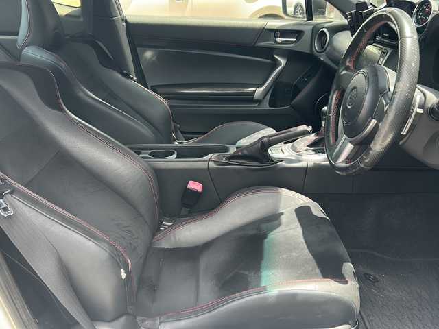 トヨタ ８６ GT リミテッド 佐賀県 2014(平26)年 11.3万km サテンホワイトパール ETC/バックカメラ/MTモード付AT/CD/Bluetooth/オートライト/エアロ/横滑り防止装置/エアバックW＋サイド/パドルシフト/sport mode / snow mode/保証書/取扱説明書/記録簿/パワーステアリング/パワーウィンドウ