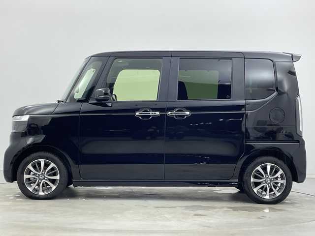 ホンダ Ｎ ＢＯＸ カスタム 新潟県 2023(令5)年 0.1千km クリスタルブラックパール ホンダセンシング/・衝突軽減ブレーキ/・路外逸脱抑制機能/・レーダークルーズコントロール/・踏み間違い防止装置/・車線逸脱警報/・パーキングセンサー/電子パーキングブレーキ/・ブレーキオートホールド/ステアリングリモコン/運転席＋助手席シートヒーター/左側パワースライドドア/LEDヘッドライト/・オートライト/純正14インチアルミホイール/電動格納ミラー/プッシュスタート/・スマートキー