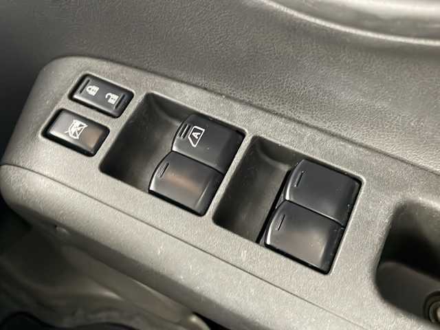 日産 キューブ 15X Vセレクション 岐阜県 2011(平23)年 13.4万km ビターショコラ 純正ナビ（MC311D-W）/Bluetooth/フルセグTVCD/DVD/AM/FM/SD/AUX/USB/ハロゲンライト/フォグランプ/オートライト/ECOMODE/スマートキー/プッシュスタート/純正フロアマット/純正ドアバイザー